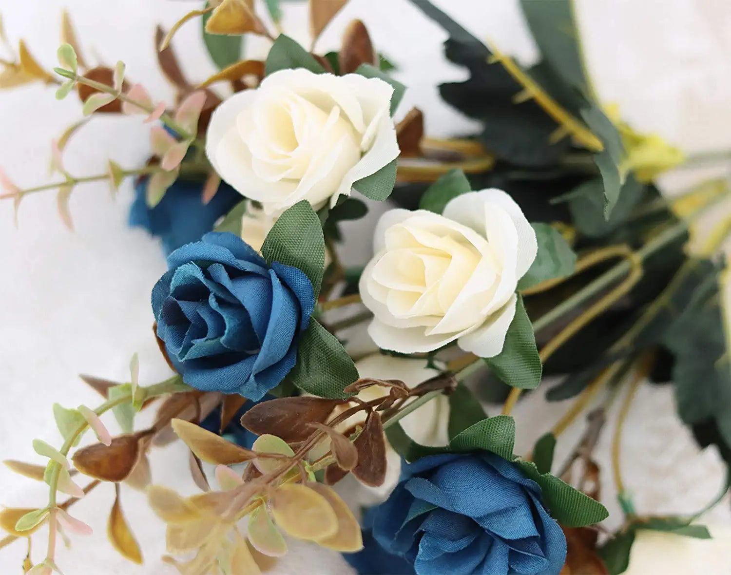 4 Bunches of Artificial Roses.。48 Small Roses，Plastic Silk Flower, Suitable for Plant Decoration of Family Hotel Wedding Christmas Office Table.（Dark Blue）…